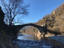 Ponte del Diavolo in Lanzo Torinese im Herbst 2025