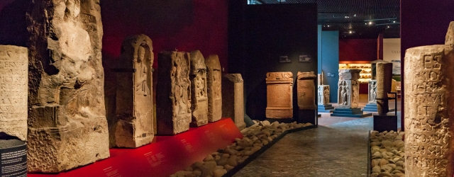 Römische Grabmonumente und Meilensteine