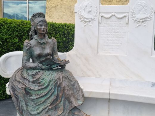 Gärten von Schloss Trauttmansdorff in Meran-Italien 2025-Sissi Statuete_II